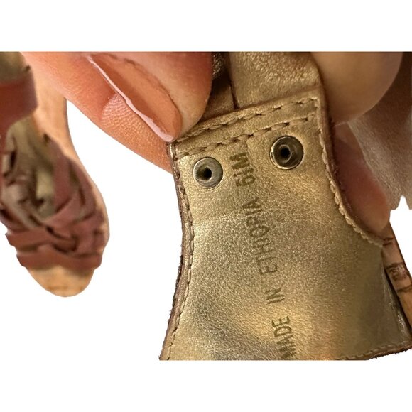 🍒 2/$20 🍒 Cognac Brown Strappy Guess Wedge Sandals sz 6.5 - Picture 6 of 7